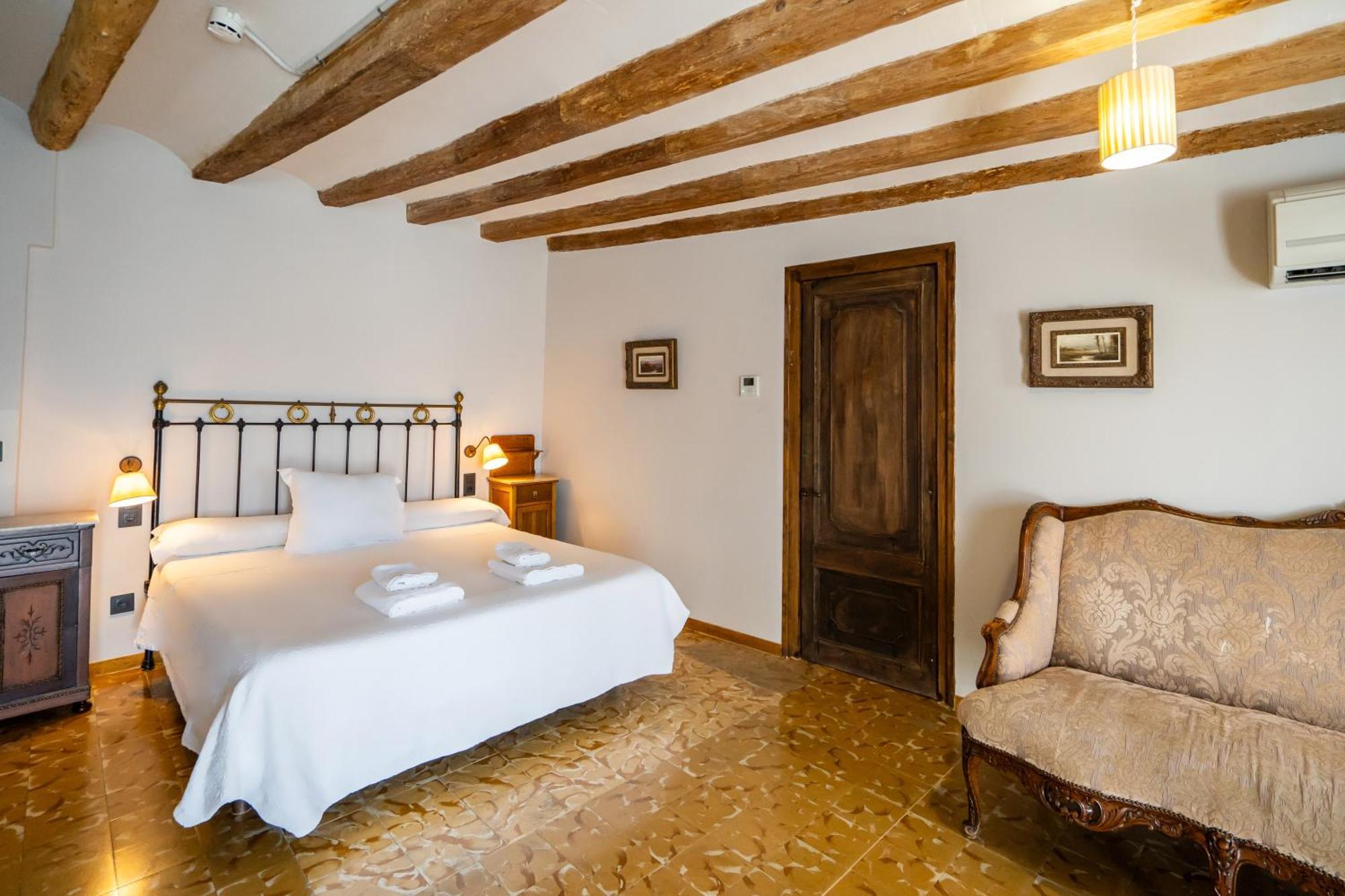 Lo Palauet De La Muralla Frühstückspension Balaguer